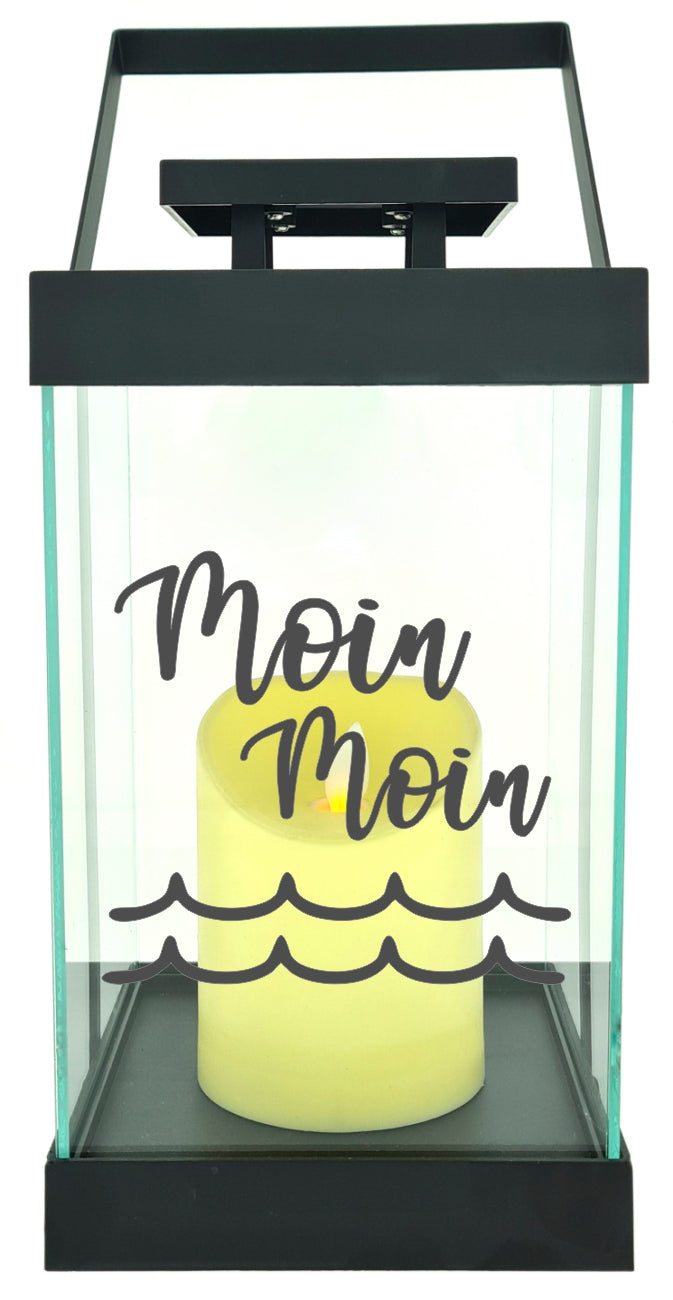 Edle Glas-Laterne mit LED-Kerze, Moin Moin Welle maritim, Timer, 35cm hoch mit Bügel, 24,5x13x13cm, Batterie LED-Licht LED-Laterne LED-Lampe mit Text Spruch