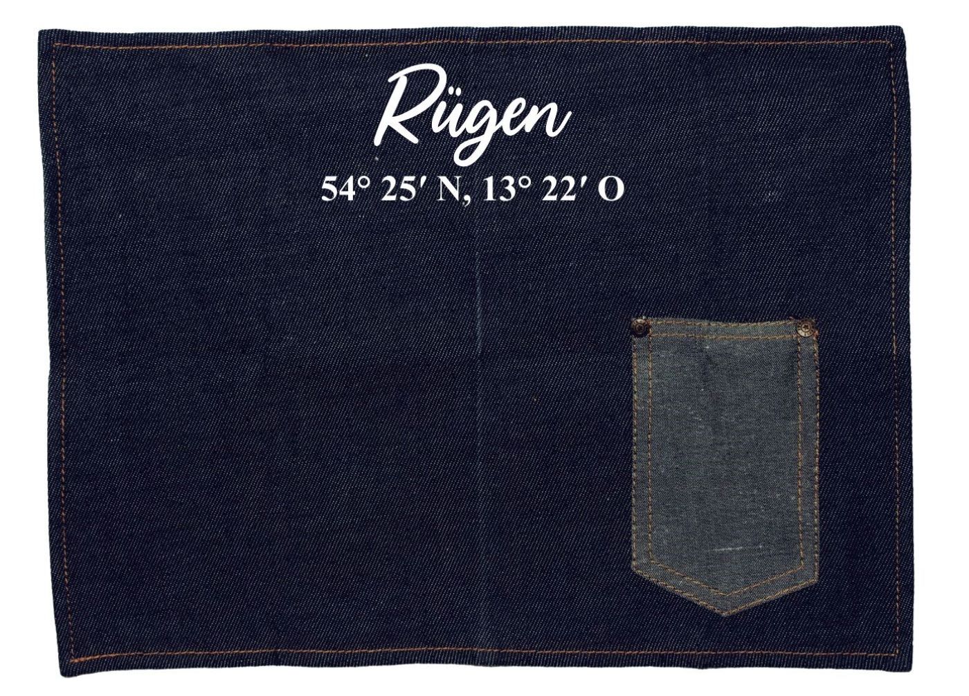 Platzset Jeans-Stoff, Rügen mit Koordinaten, mit Tasche für Messer und Gabel 40x30cm blau weiß Textil-Untersetzer Tisch-Set