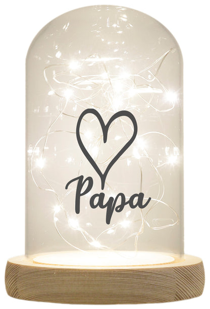 LED-Glaskuppel, Papa Herz, 16,5x11cm, Glasglocke mit LED-Licht und Holz-Fuß LED-Laterne LED-Lampe mit Text Spruch