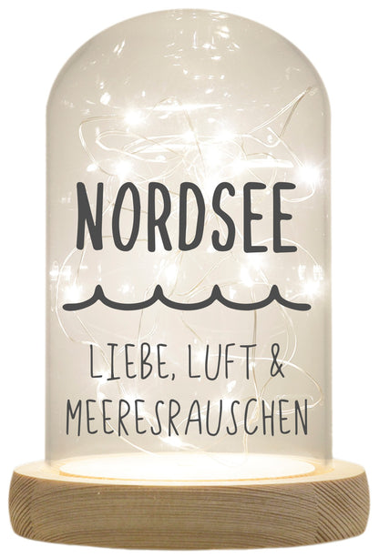 LED-Glaskuppel, Nordsee Liebe Luft Meeresrauschen, 16,5x11cm, Glasglocke mit LED-Licht und Holz-Fuß LED-Laterne LED-Lampe mit Text Spruch