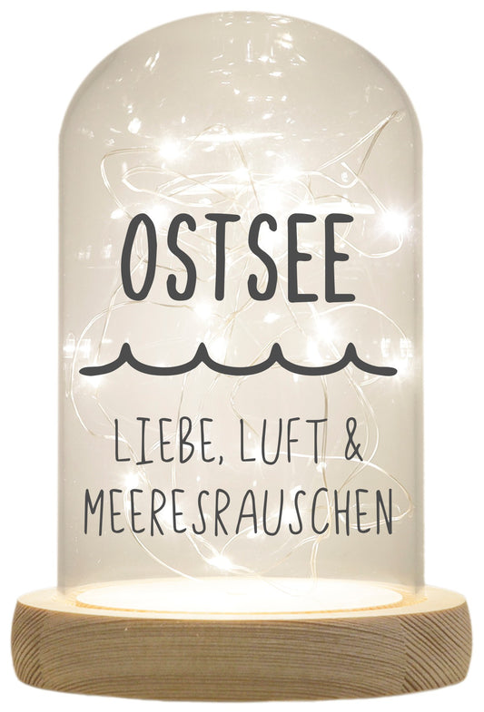 LED-Glaskuppel, Ostsee Liebe Luft Meeresrauschen, 16,5x11cm, Glasglocke mit LED-Licht und Holz-Fuß LED-Laterne LED-Lampe mit Text Spruch